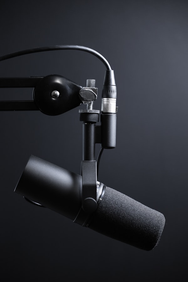 Installation de microphones professionnels pour enregistrement de balado